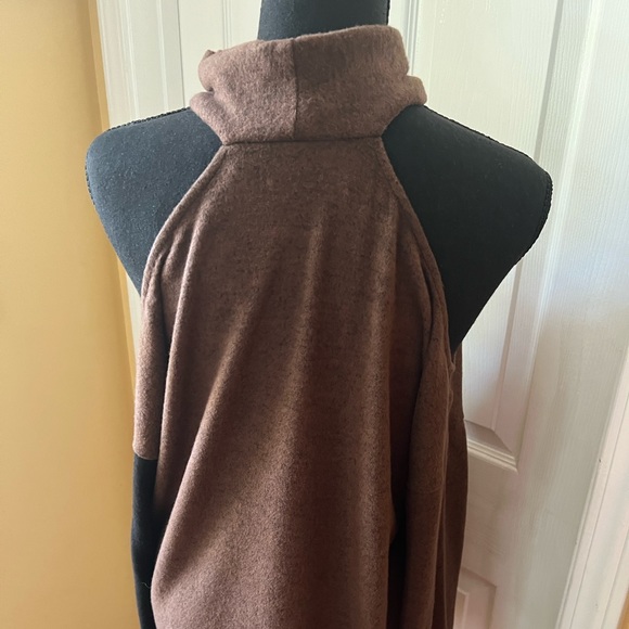 Bibi cold shoulder 1/2 brown 1/2 black front brown sweater. nwt size L - Picture 2 of 4